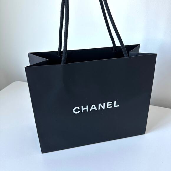 Authentic Chanel Medium Gift Bag w Camellia Flower 11.75” x 9.5” x 5” - Picture 4 of 10